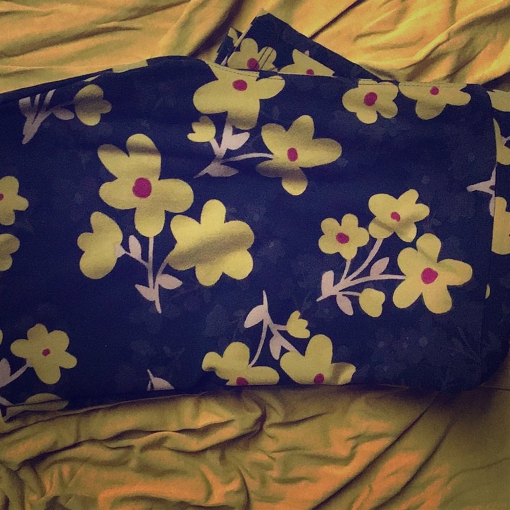 Sale 3/$30 Lularoe Charcoal Gray/Black OS Leggings w/Floral Pattern. Never Worn